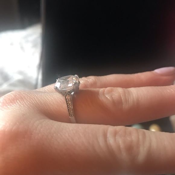 ShowStopper! 💍 - Picture 2 of 3